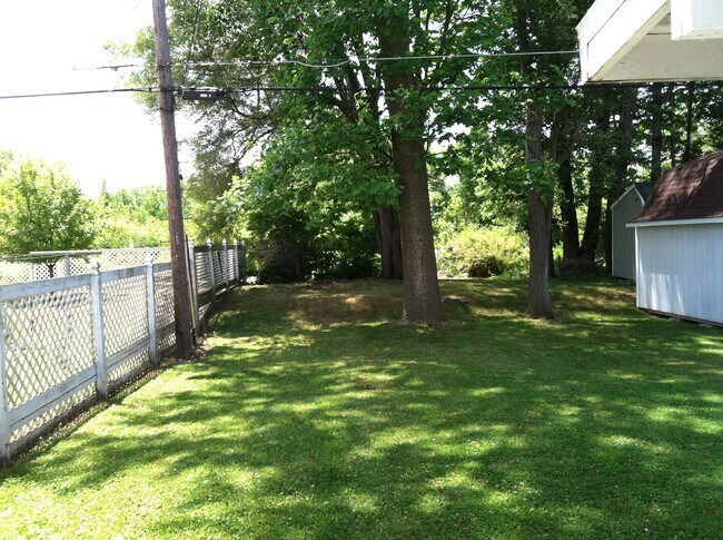 Building Photo - 1629 Kingston Rd