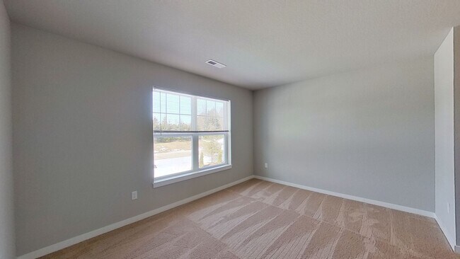 Building Photo - Condo Style Upper 2 Bedroom 1 Bathroom Apartment