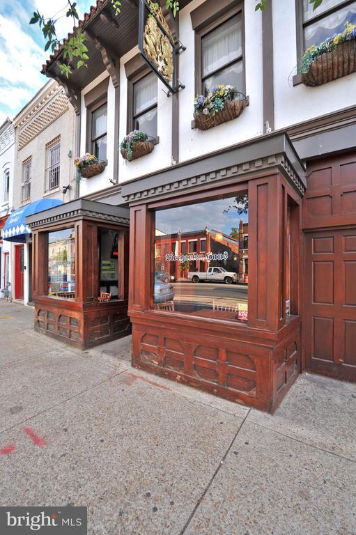 Building Photo - 919 12th St NE