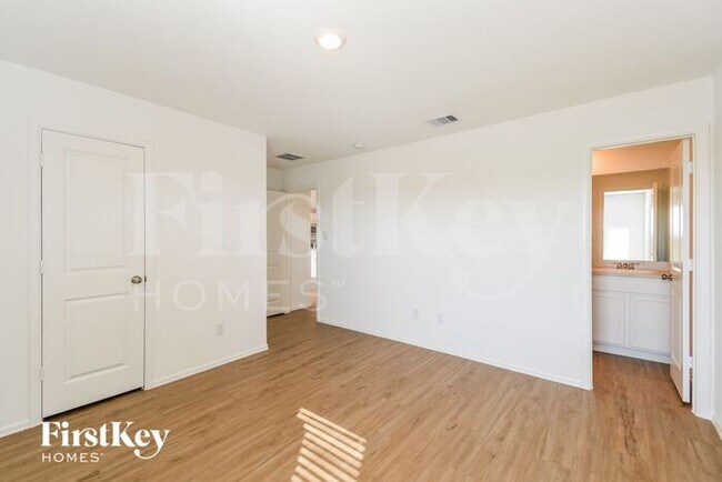 Building Photo - 508 Maple Bnd Ln