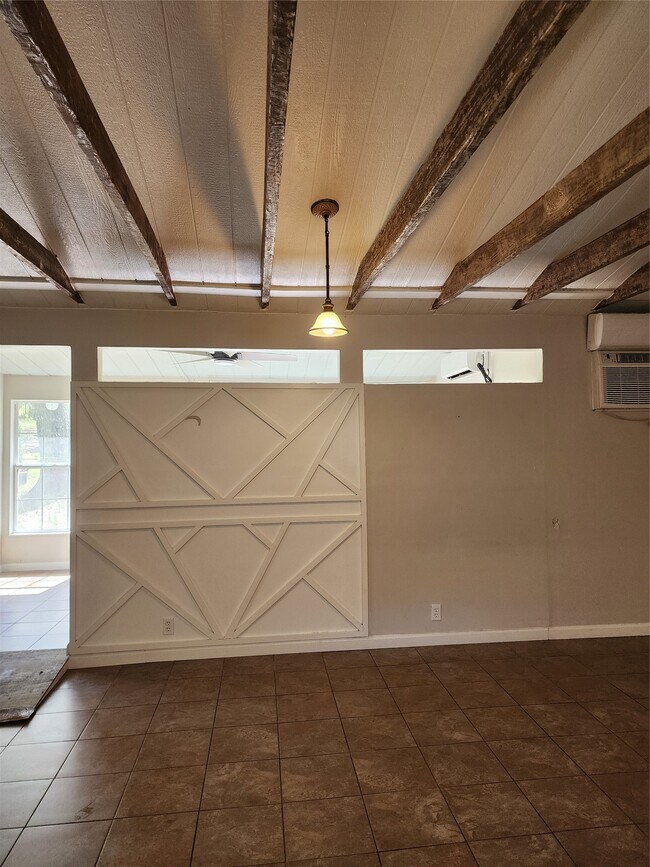 Building Photo - 13373 Southshore Dr