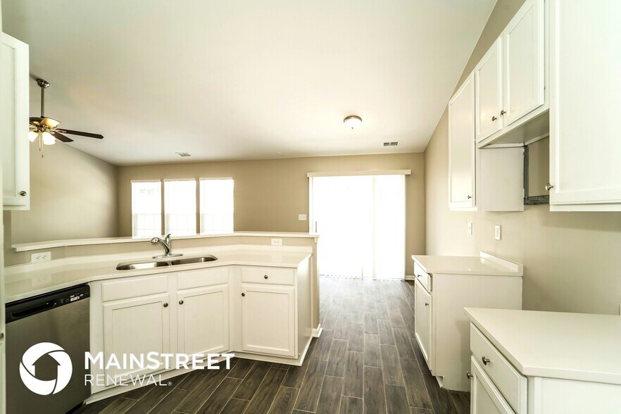 Building Photo - 8615 Appledale Dr