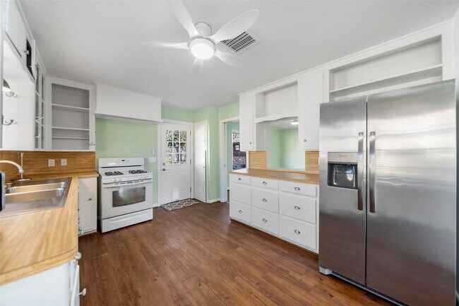 Building Photo - 4614 Merwin St