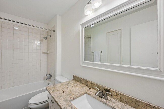 Building Photo - 2717 Charlesworth Dr
