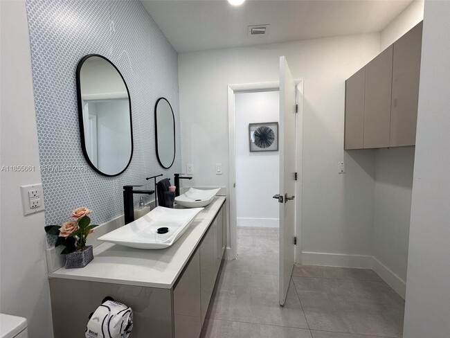 Building Photo - 9426 Caribbean Blvd