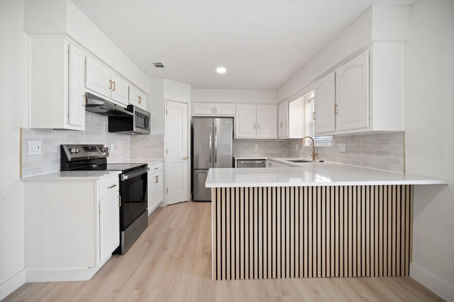 Building Photo - 9980 Brockbank Dr