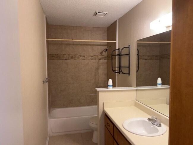 Building Photo - 3003 Honeysuckle Cir