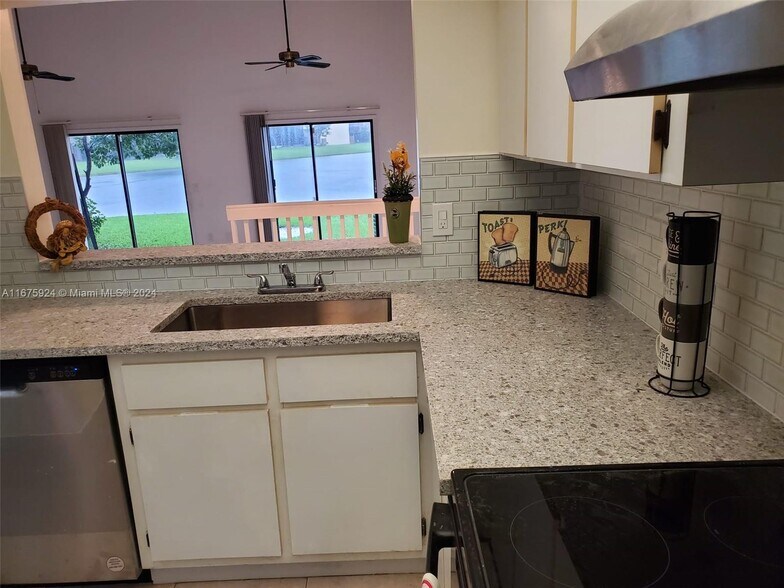 Building Photo - 4206 SW 87th Ter