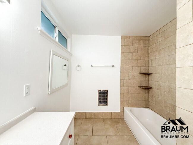 Building Photo - 5131 Buffalo Ave