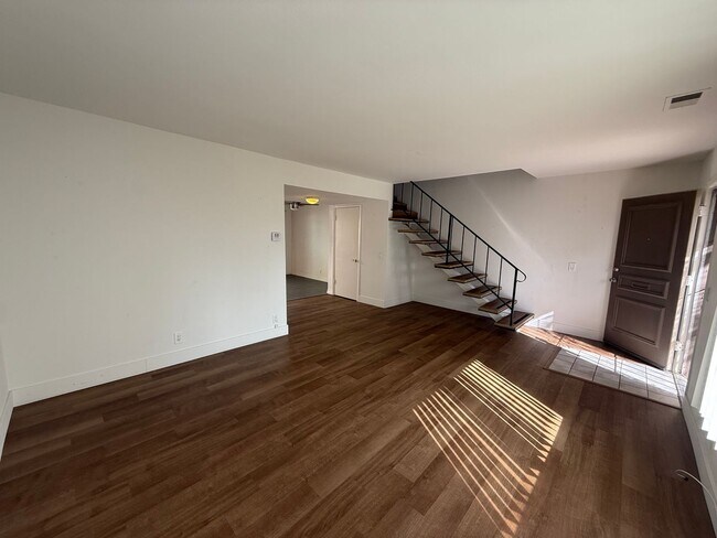 Building Photo - Paradise Manor Condo for lease