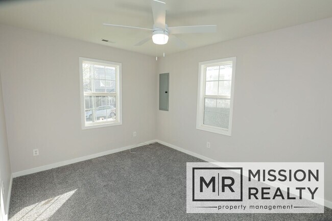 Building Photo - -- 3 BED 2 BATH HOME IN POPULAR NORTH SIDE --