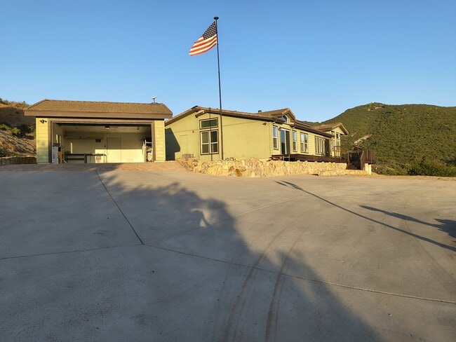 Building Photo - 2828 La Cresta Rd