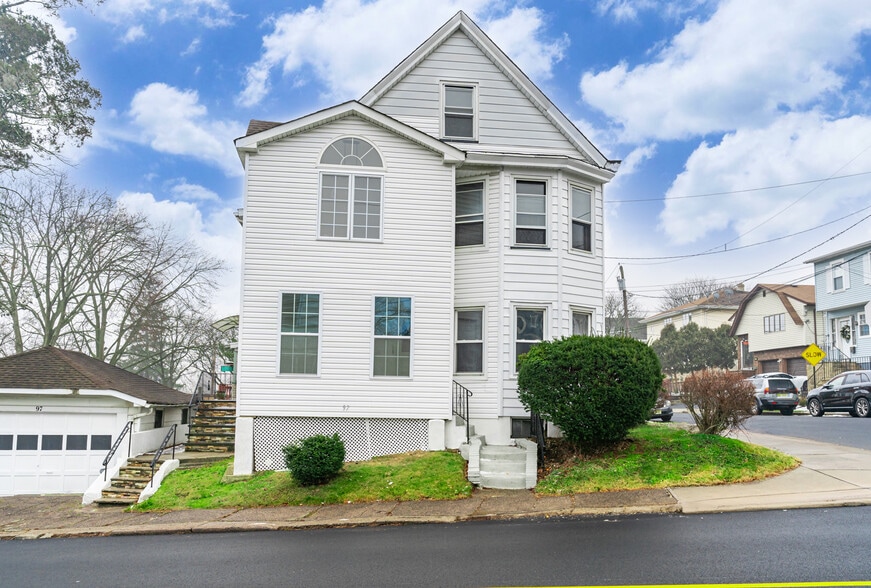 Primary Photo - 97 Fenner Ave