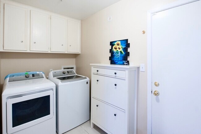 Building Photo - 14107 Swiss Hill Dr