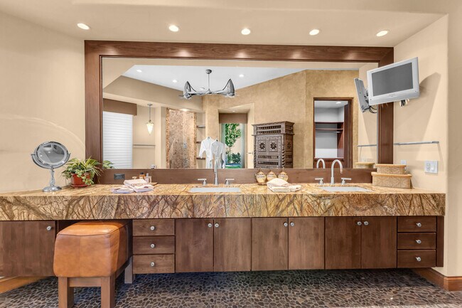Building Photo - 83054 S Bay Dr