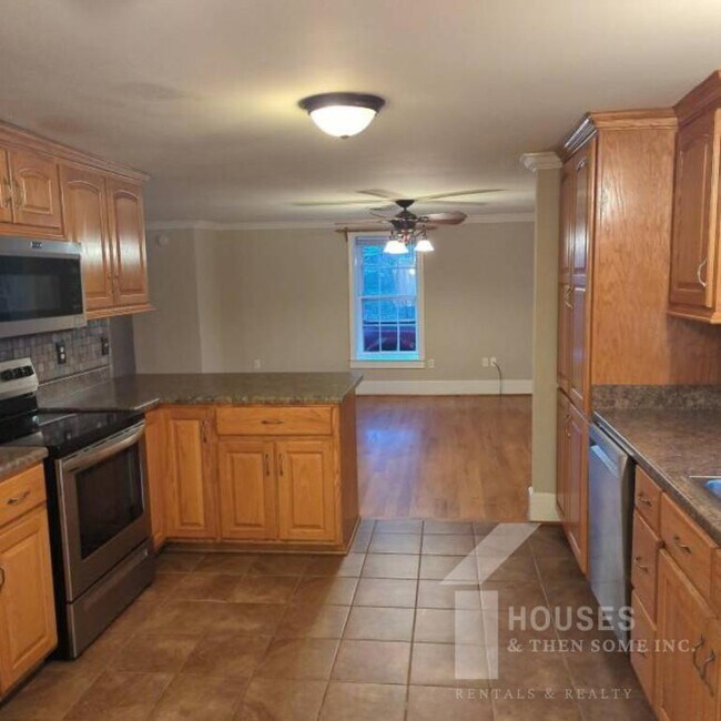 Building Photo - 443 Chastain Rd