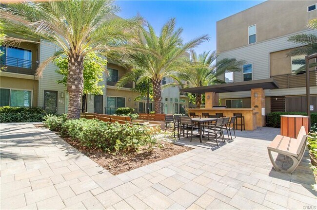 Building Photo - 741 Sawyer Pl