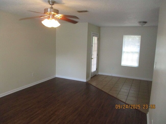 Building Photo - 228 Glade Ln