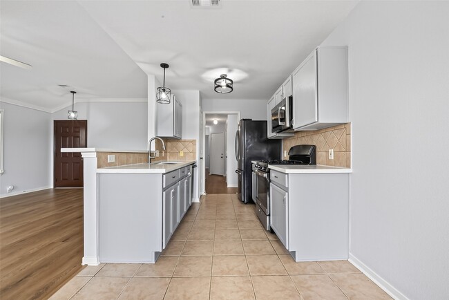 Building Photo - 510 Cypresswood Trce
