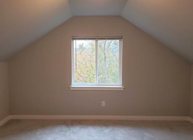 Building Photo - 2805-2807 Undine Street