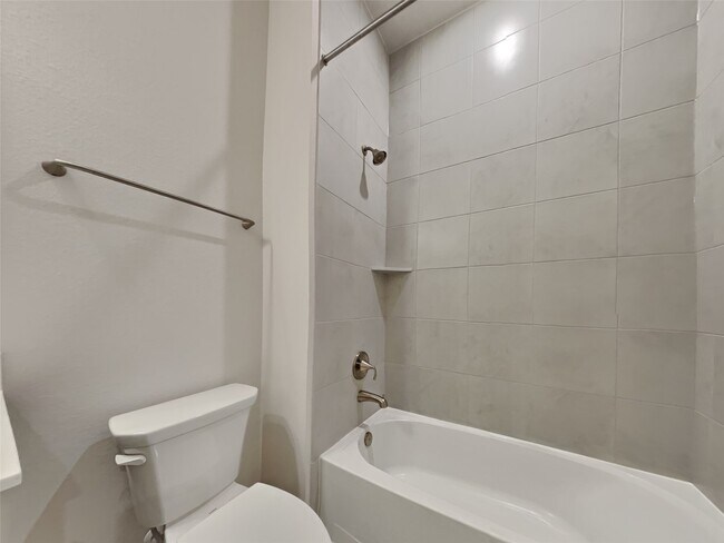 Building Photo - 15170 London Gavroche Ln