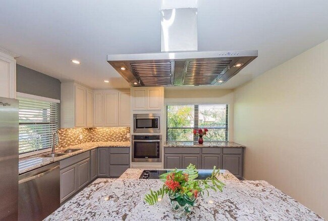 Building Photo - 13335 Cross Pointe Dr