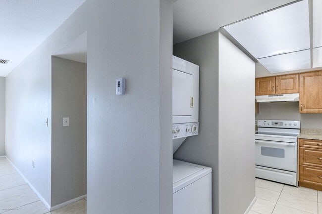 Building Photo - DRASTIC PRICE DROP!! WATERFRONT- 2-BEDROOMS, 2-BATH- PUNTA GORDA ISLES