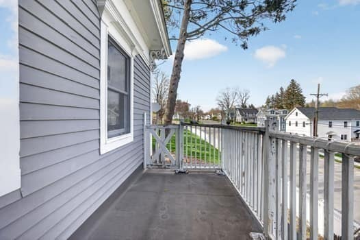 Building Photo - 102 Market St