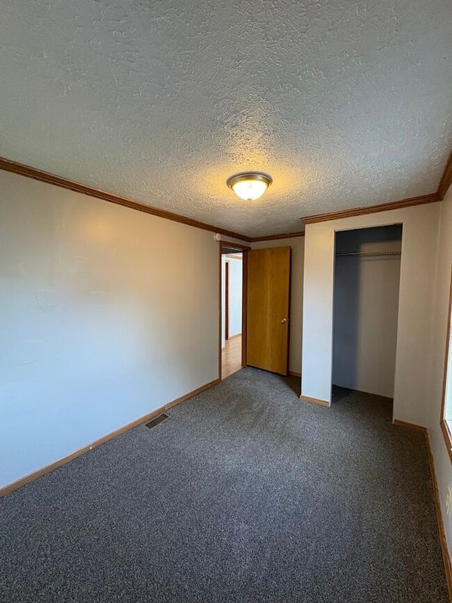 Building Photo - Two bedroom one bathroom home for rent