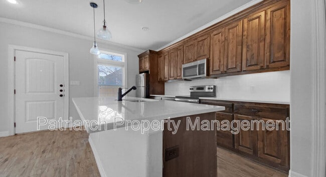 Building Photo - 903 Montclair Ave
