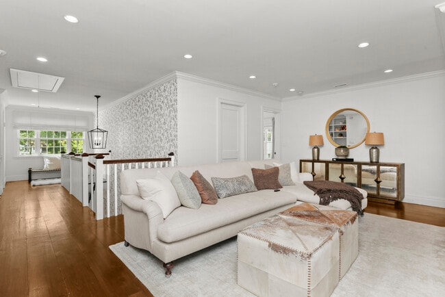 Building Photo - 141 W Norwalk Rd