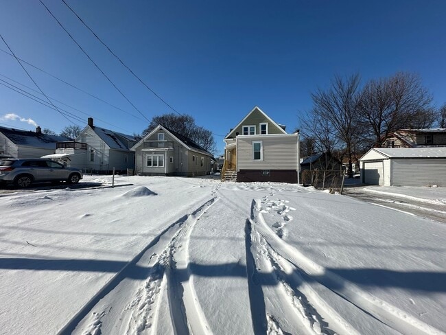 Building Photo - Large Open Concept 5BR/2BA Rent to Own Home