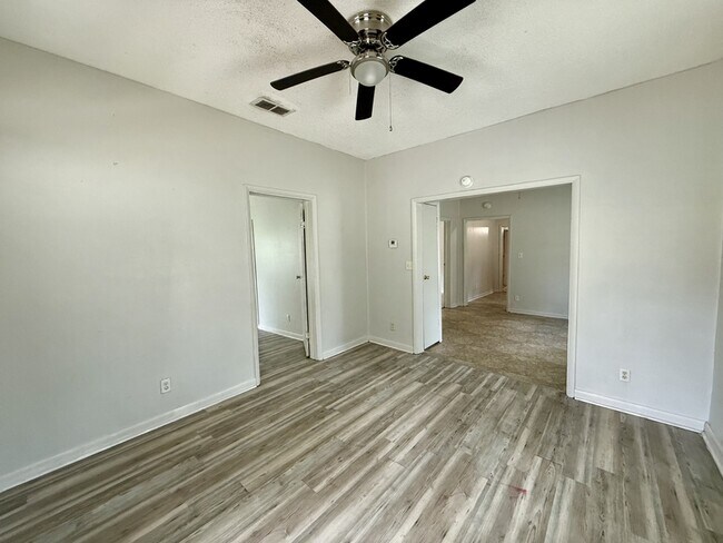 Building Photo - 911 7Th St