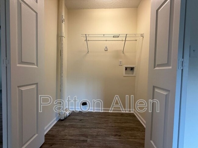 Building Photo - 28 Dawnwood Cir