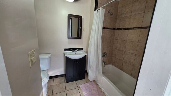 Building Photo - 3 bedroom 1 bathroom Olmstead Falls! EDEN/SECTION 8 welcomed