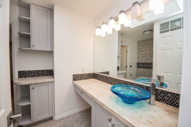 Building Photo - Huntington Beach Townhome