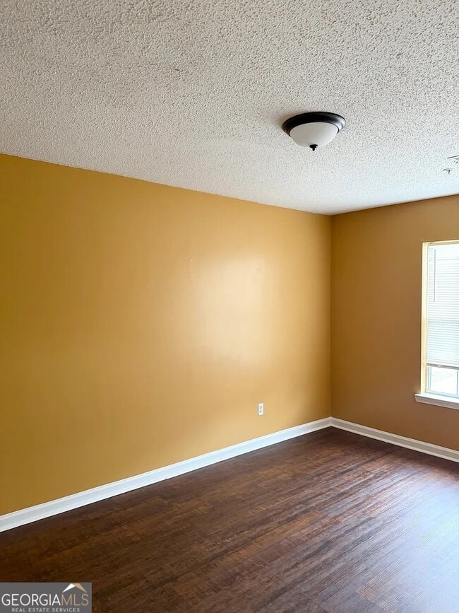 Building Photo - 1200 Pinedale Cir NW