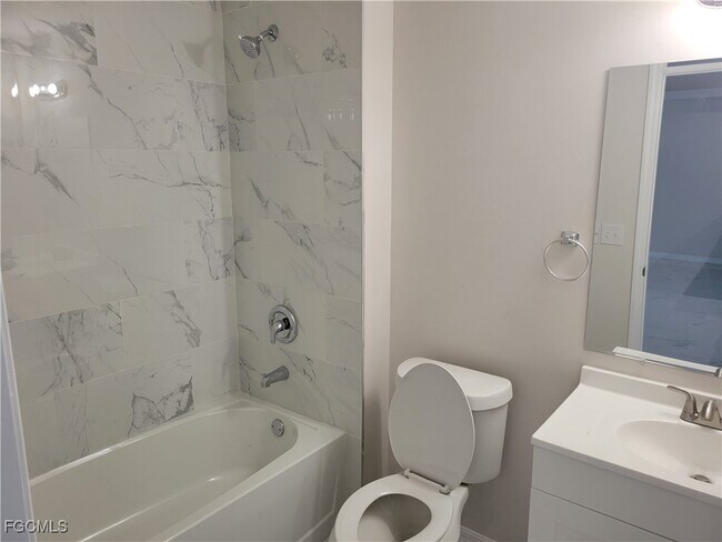 Building Photo - 3229 SW 15th Pl