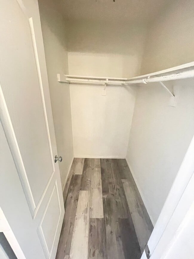 Building Photo - Lakeside living in Oceanside