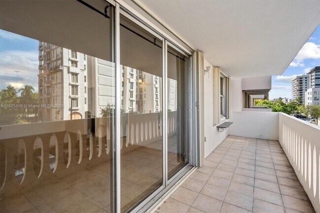 Building Photo - 625 Biltmore Way