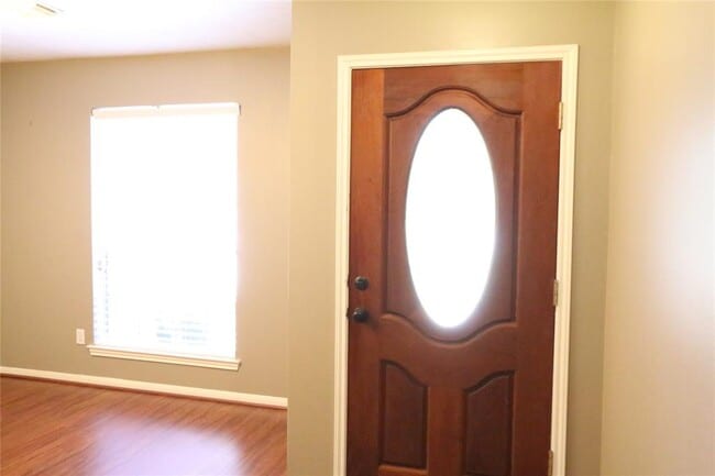 Building Photo - 10811 Burkes Garden Dr
