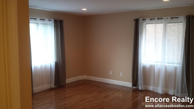 Building Photo - 276 Chestnut Hill Ave