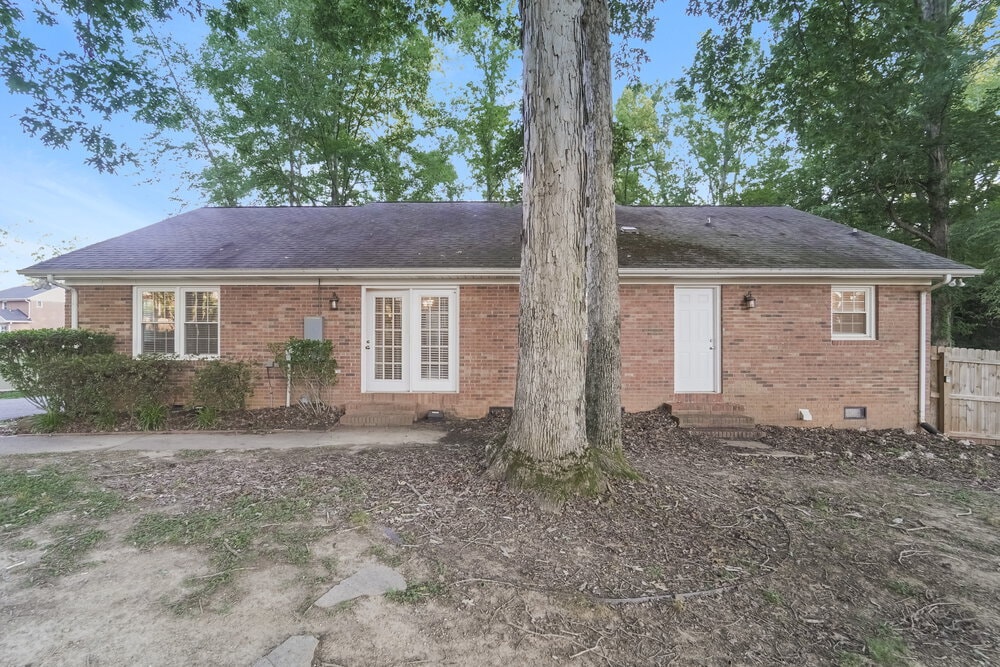 Building Photo - 2215 Knollgate Dr