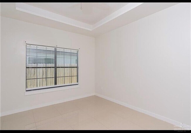 Building Photo - 1219 White Oak Dr