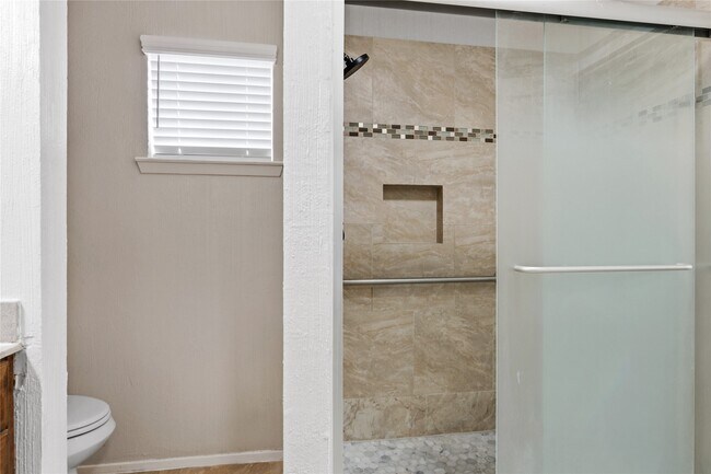 Building Photo - 2606 Northern Dr