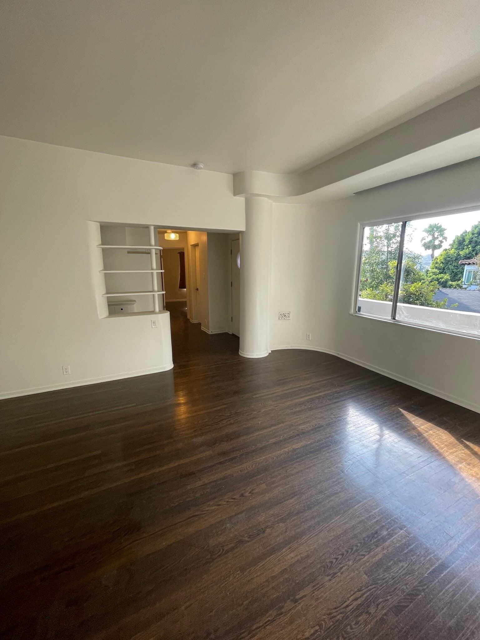 Building Photo - 3043 Hollycrest Dr
