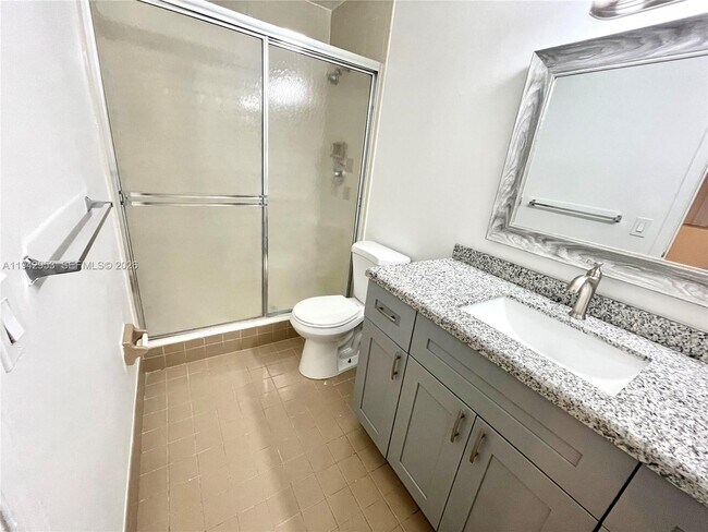 Building Photo - 10992 Royal Palm Blvd