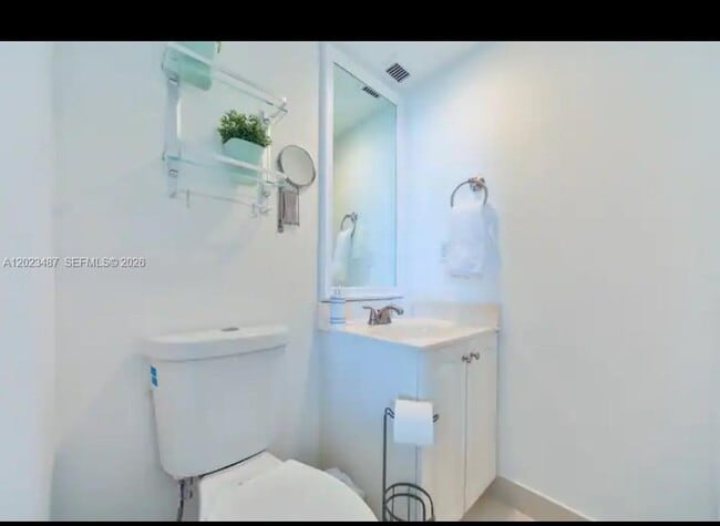 Building Photo - 4001 S Ocean Dr