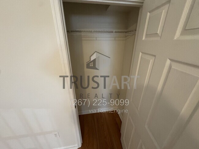 Building Photo - 1609 W Diamond St