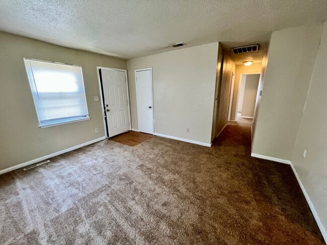 Building Photo - 2630 S 49th St